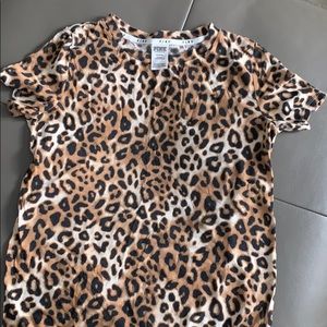 ⚫️✔️PINK SIZE Medium Cheetah comfy Tee✔️⚫️